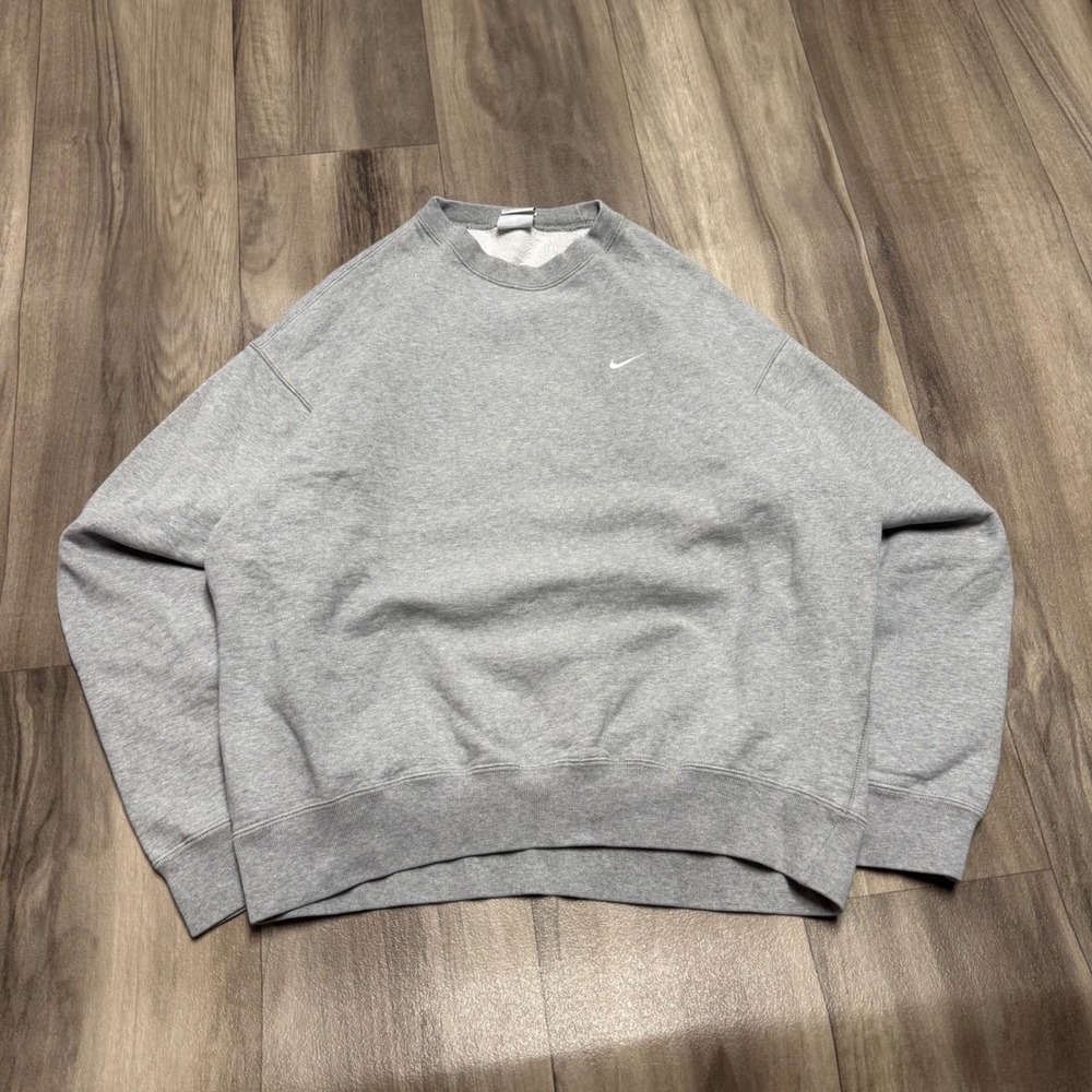 Nike Mens Crewneck Sweatshirt Gray Embroidered Swoosh Fleece Pullover Medium